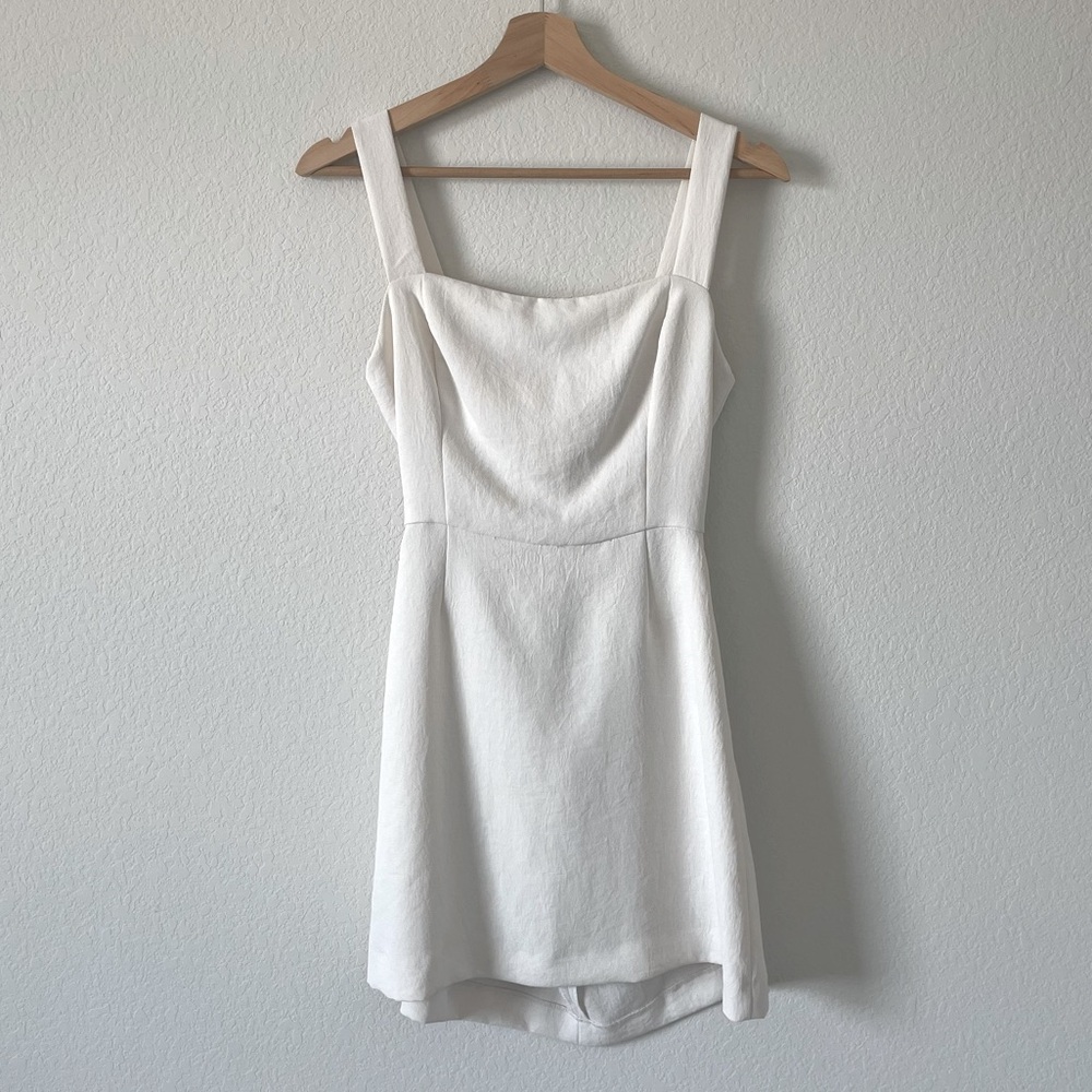 Aperature tie back dress